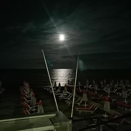 Appartamento Loano Climatizzato Mt 650 Dal Mare Εξωτερικό φωτογραφία