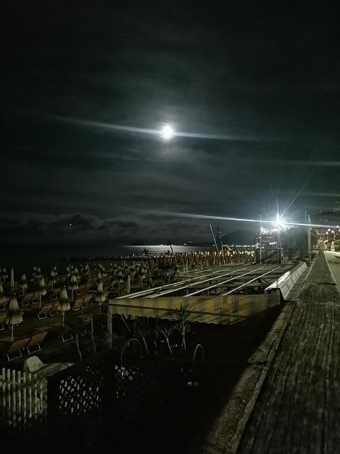 Appartamento Loano Climatizzato Mt 650 Dal Mare Εξωτερικό φωτογραφία
